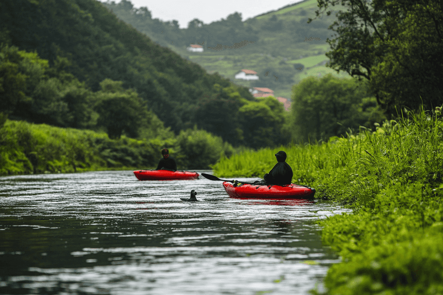 Explora la belleza de Asturias descendiendo sus ríos y descubre su vibrante flora y fauna en una emocionante aventura ecológica y educativa.